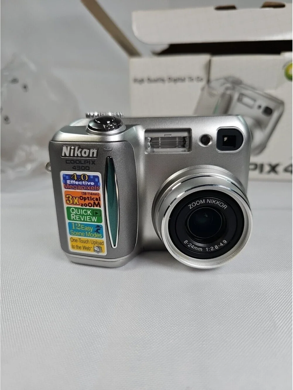 New Nikon COOLPIX 4200 4.0MP Digital Camera Silver Box Manual & Battery Charger